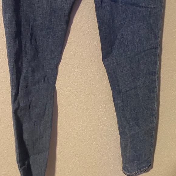 Levi's High Rise Blue Jeans - Picture 6 of 6